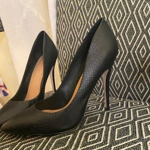 Maiden Lane Black pumps, 8.5